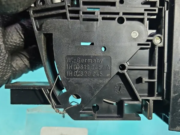 Painel de ventilação VW GOLF III 1H0820045 image 9