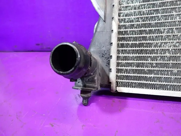 AUDI A4 B6 00-05 1.9 D Radiador de Agua OEM 8E0121251L image 2