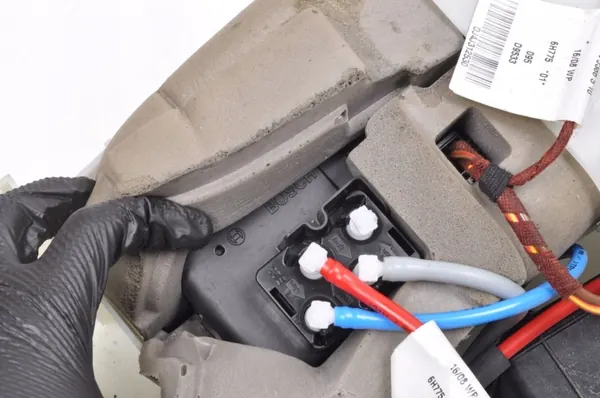 Pompe à air secondaire Mercedes OEM A2218000118 Occasion image 3
