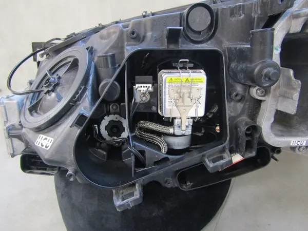 Farol dianteiro BMW 7 Série Xenon Direito 08-12 OEM 7182150 image 4