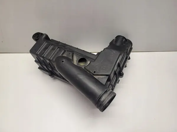 Volkswagen Touran I 2003 Ilmansuodattimen kotelo image 5