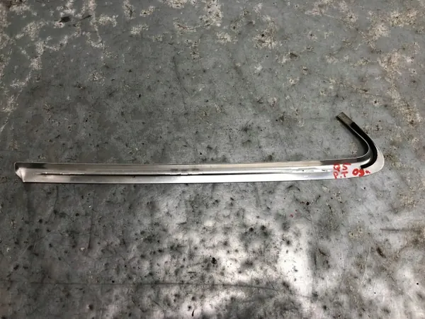 Kromlist OEM 8R0853346ABILI Höger Bak Audi Q5 image 4