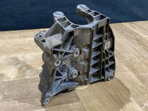 J9C34H473AA Support différentiel avant Land Rover Discovery image 4