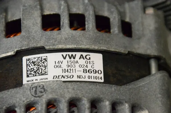 VW Audi Alternaattori 06L903024C image 3