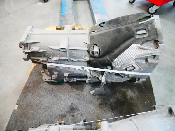 Caixa de velocidades BMW GA8HP50Z OEM 8651264 - Usado image 3