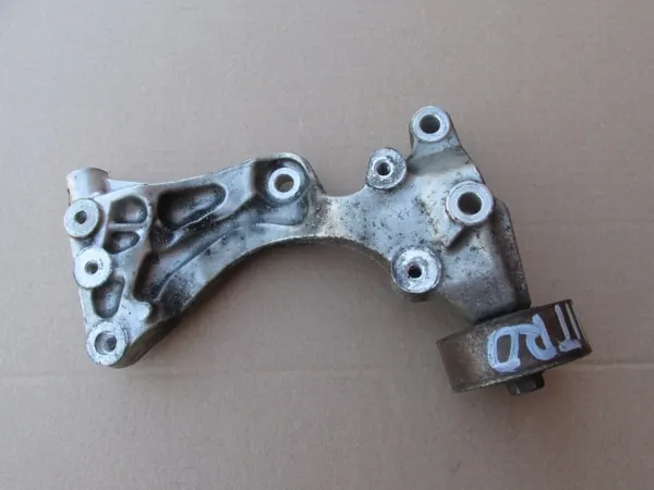 Dodge NITRO 2.8 CRD 2008 Alternator Bracket OEM 90513137F image 3