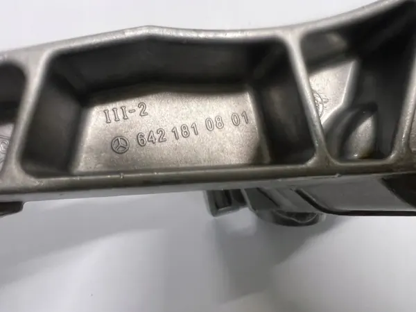 Bomba de aceite Mercedes Sprinter OEM A6421818001 Usada image 3