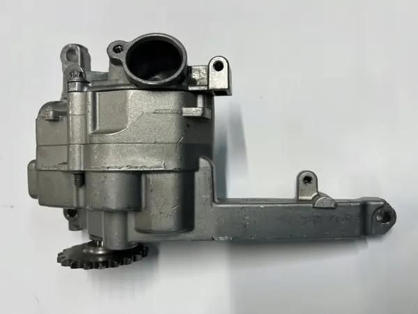 Bomba de aceite Mercedes Sprinter OEM A6421818001 Usada image 6