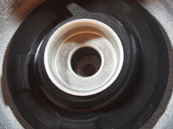 Suporte de amortecedor esquerdo Audi A5 8T OEM 8r0412383a image 8