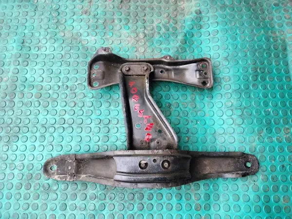 Subaru Forester II SG 2.0 Vaihteiston Kiinnike 02-08 image 2