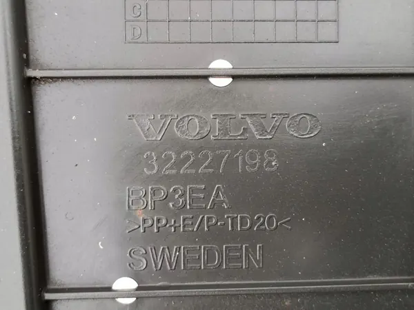 Volvo V60 S60 Puskuripeite OEM 32227198 image 3