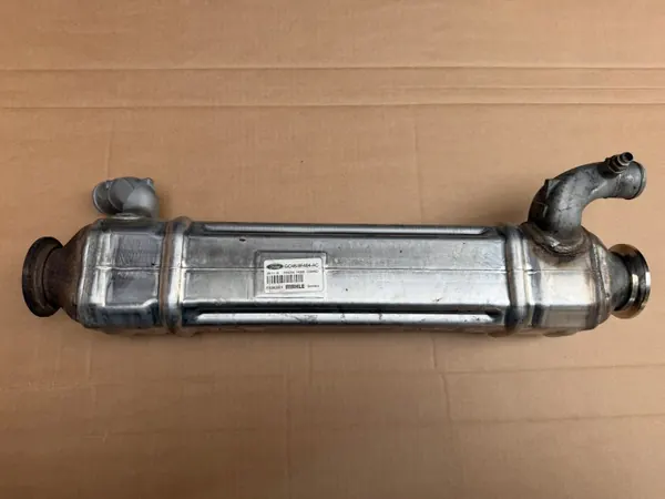 Refroidisseur EGR GC46-9F464-AC pour Ford F-Max 500 image 2