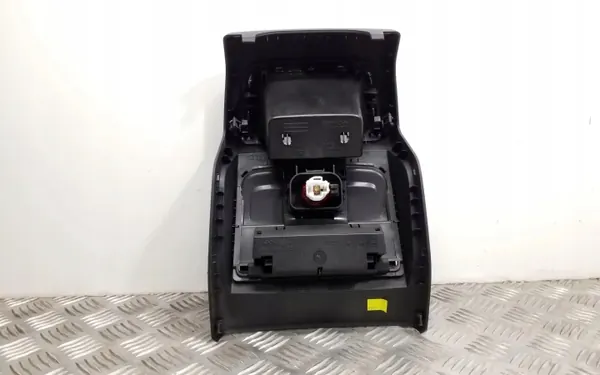 Audi Q5 SQ5 taka-sytytinpistorasia OEM 8R0864376B image 3