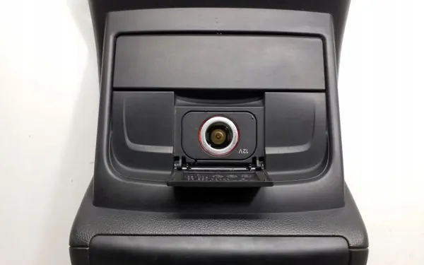 Audi Q5 SQ5 taka-sytytinpistorasia OEM 8R0864376B image 5