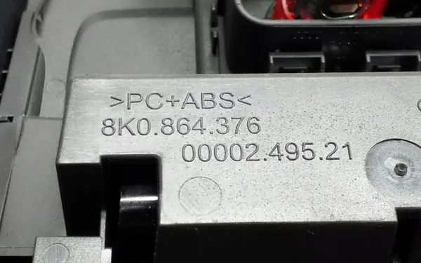 Audi Q5 SQ5 taka-sytytinpistorasia OEM 8R0864376B image 7
