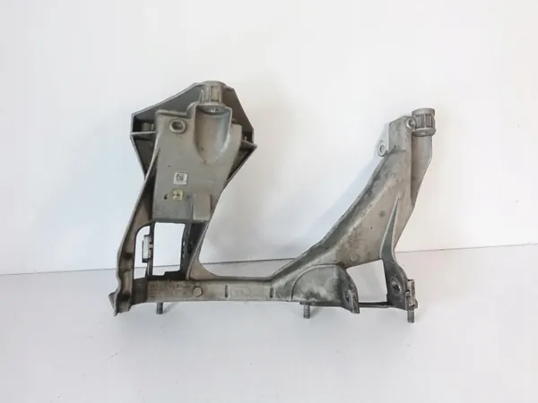 Porsche 981 Cayman Boxster Oikea Taka Kiinnike OEM 981331152 image 2