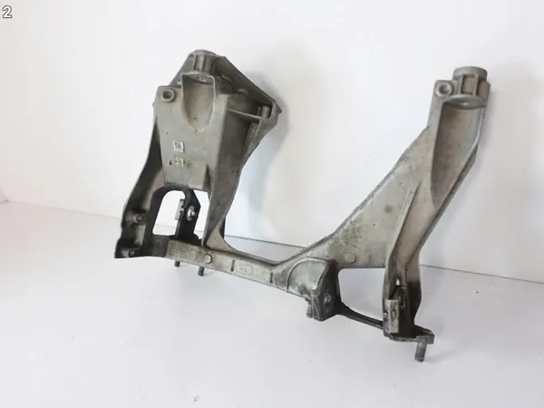 Porsche 981 Cayman Boxster Oikea Taka Kiinnike OEM 981331152 image 3
