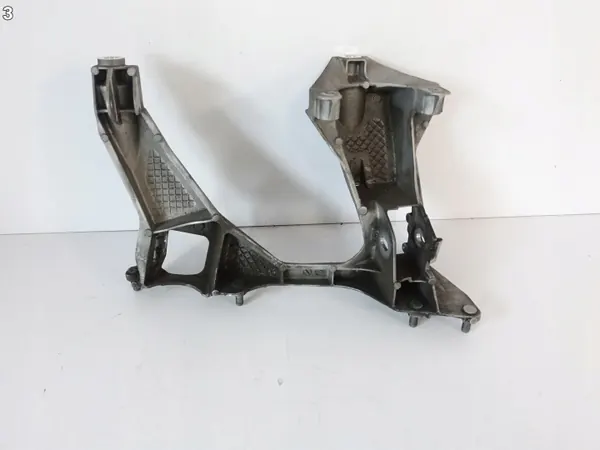 Porsche 981 Cayman Boxster Oikea Taka Kiinnike OEM 981331152 image 4