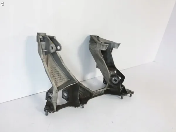 Porsche 981 Cayman Boxster Oikea Taka Kiinnike OEM 981331152 image 5