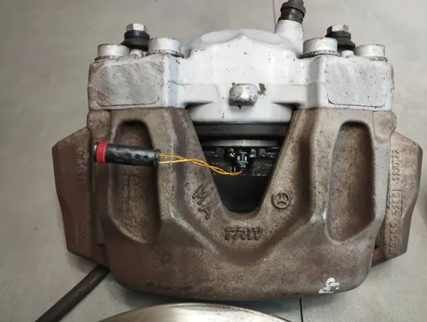Mercedes-Benz CLS C218 Fram Bromsskivor & Bromsok OEM CAX34015 image 3