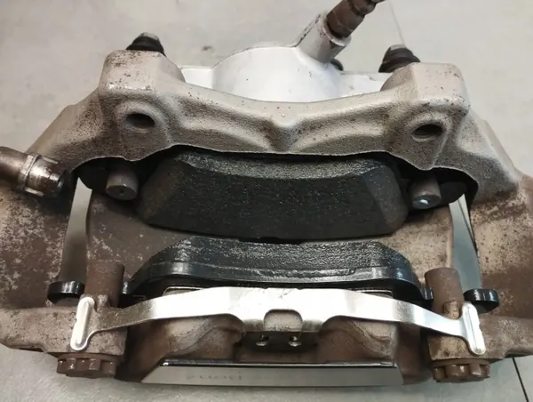 Mercedes-Benz CLS C218 Fram Bromsskivor & Bromsok OEM CAX34015 image 6