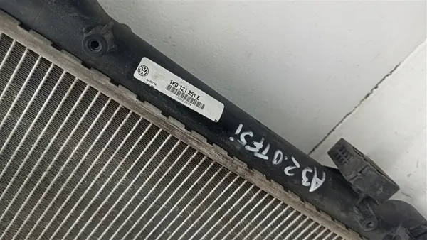 Radiador de agua Audi A3 8P VW Golf V 2.0 FSI image 2