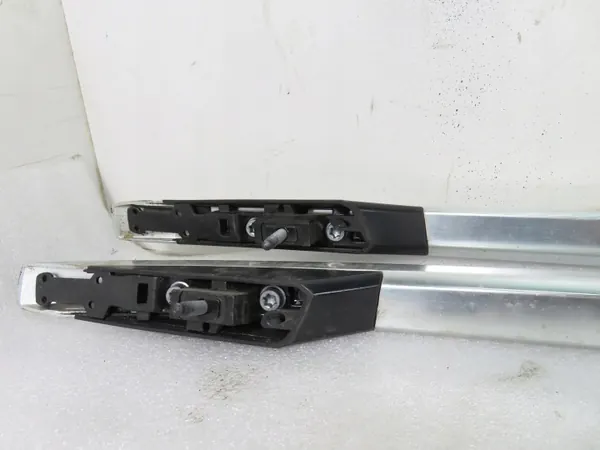 Barra de techo Mercedes-Benz OE A1668900493 - Usado image 3