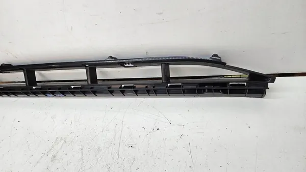 Rejilla Inferior de Parachoques Delantero Audi Q5 SQ5 OE 8R0807647B image 4