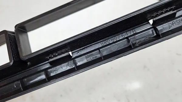 Rejilla Inferior de Parachoques Delantero Audi Q5 SQ5 OE 8R0807647B image 7