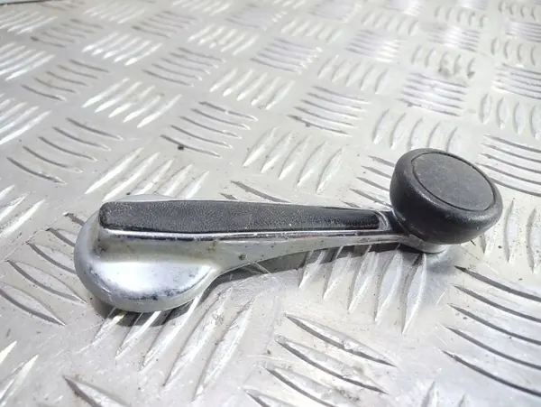 Manivela janela traseira esquerda Ford Granada 1983 OEM K8880 image 2