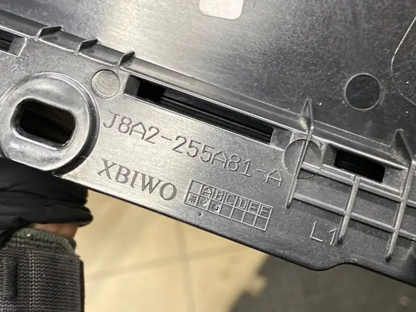 OEM J8A2255A81A Cache pilier arrière gauche Range Rover Velar image 4