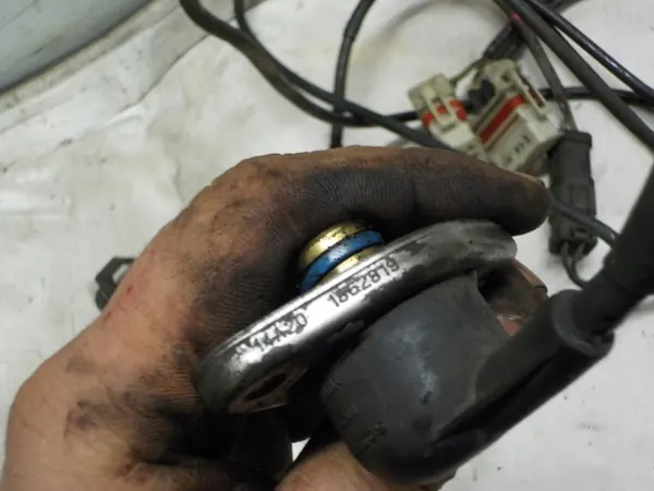 Sensor de aceite motor Scania 1862819 - Pieza OEM usada image 3