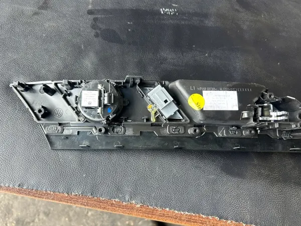 VW Arteon R-LINE 17-20 Moldura delantera izquierda OEM 3G0867439 image 6
