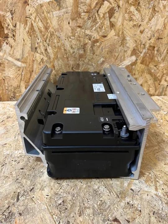 Bateria Auxiliar Híbrida Audi 4M0915105B 9Ah Usada image 3