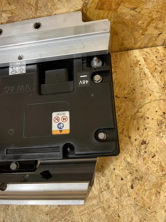Bateria Auxiliar Híbrida Audi 4M0915105B 9Ah Usada image 6
