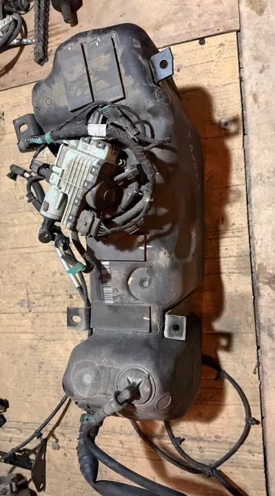 Tanque AdBlue Ford OEM GB3B-5J250-A para Ranger 2019 image 2
