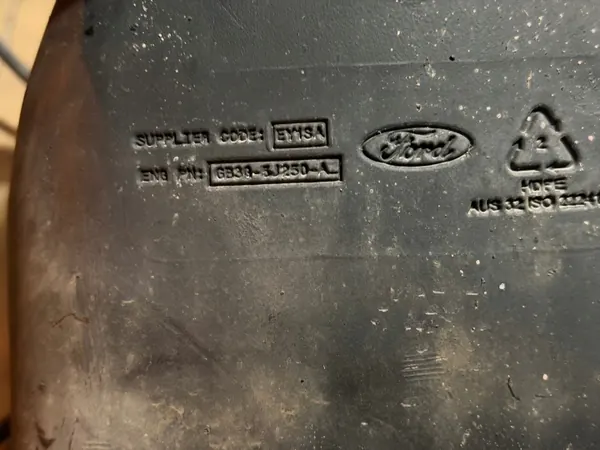 Tanque AdBlue Ford OEM GB3B-5J250-A para Ranger 2019 image 4