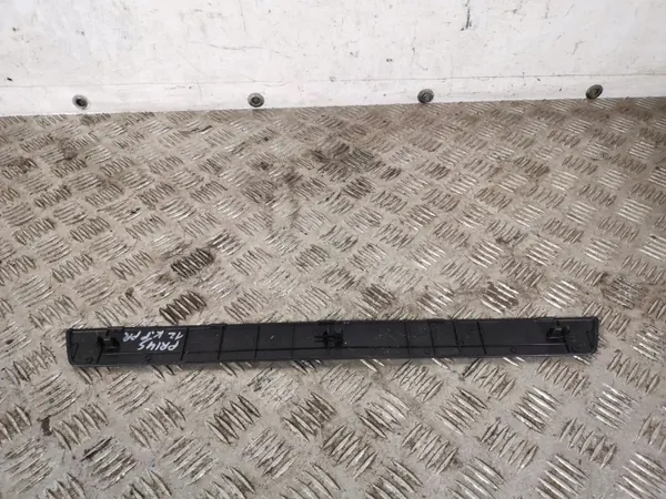 Protège-bas de porte avant OEM FBZ12813 Prius image 3