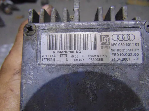 Module Ventilateur Audi A4 B7 2.0 TDI 8E0959501T image 5