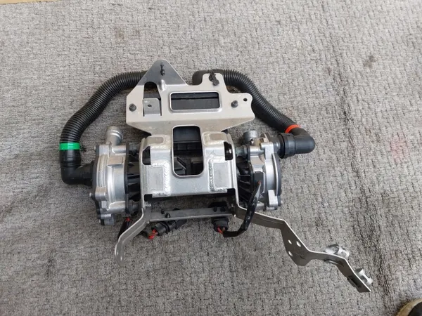 Pompe à air secondaire OEM 07P959231B pour Bentley Continental GT image 6