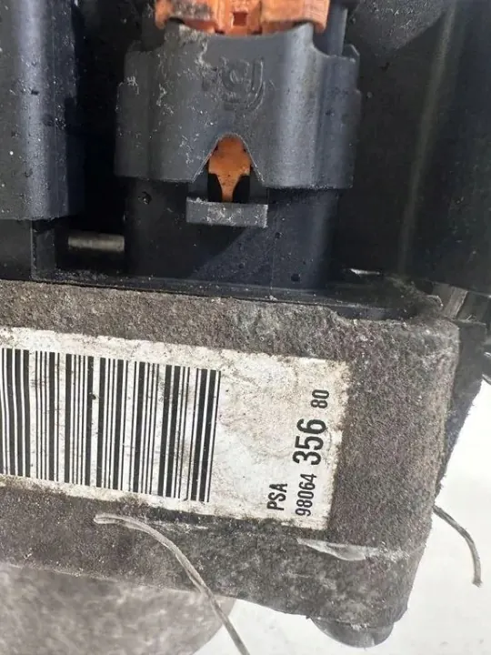 Pompe de direction assistée Peugeot 5008 2014 OEM 9806435680 image 5