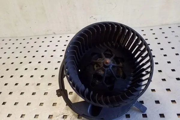 Verwarmer VW SCIROCCO 2.0L Diesel 2009 1K2820015F image 2