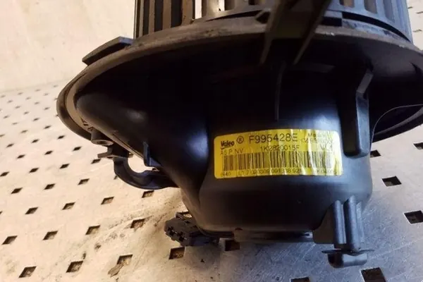 Verwarmer VW SCIROCCO 2.0L Diesel 2009 1K2820015F image 3