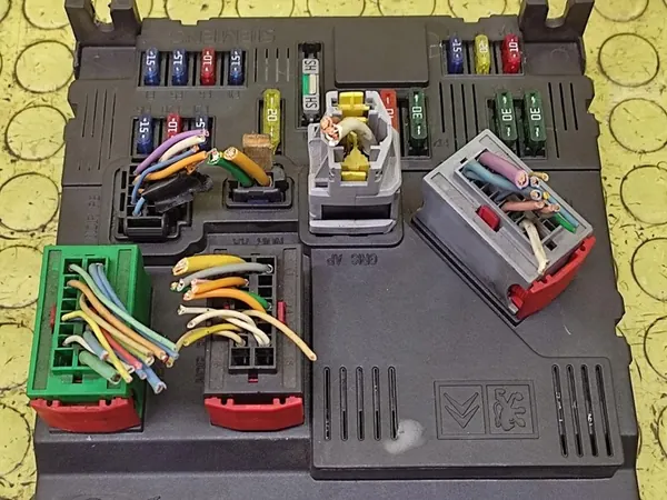 MÓDULO BSI PEUGEOT PARTNER image 3