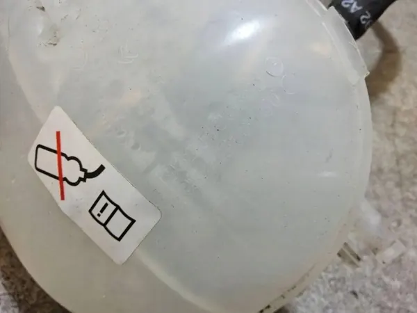 Expansionstank OEM 9824198680 för Citroen C4 III image 5