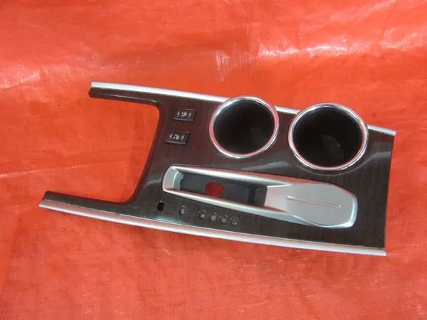 Nissan Pathfinder R52 Tunnel Central Aquecimento Assento OEM 1410708XXX image 1