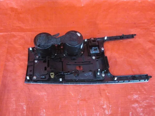 Nissan Pathfinder R52 Tunnel Central Aquecimento Assento OEM 1410708XXX image 3