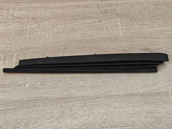 Kattoluukun tiiviste oikea OEM 8D9877782A Audi A7 C7 image 2