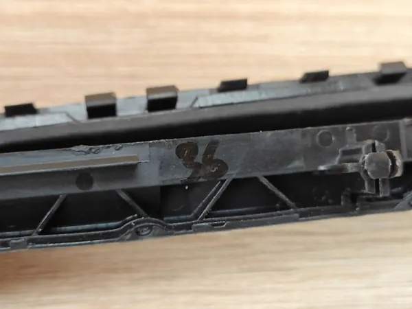 Kattoluukun tiiviste oikea OEM 8D9877782A Audi A7 C7 image 4
