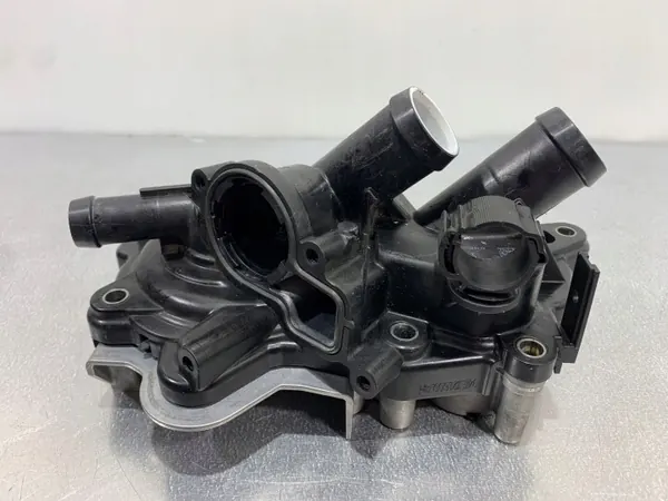 Skoda Yeti termostaatin kotelo OEM 04E121042 image 3